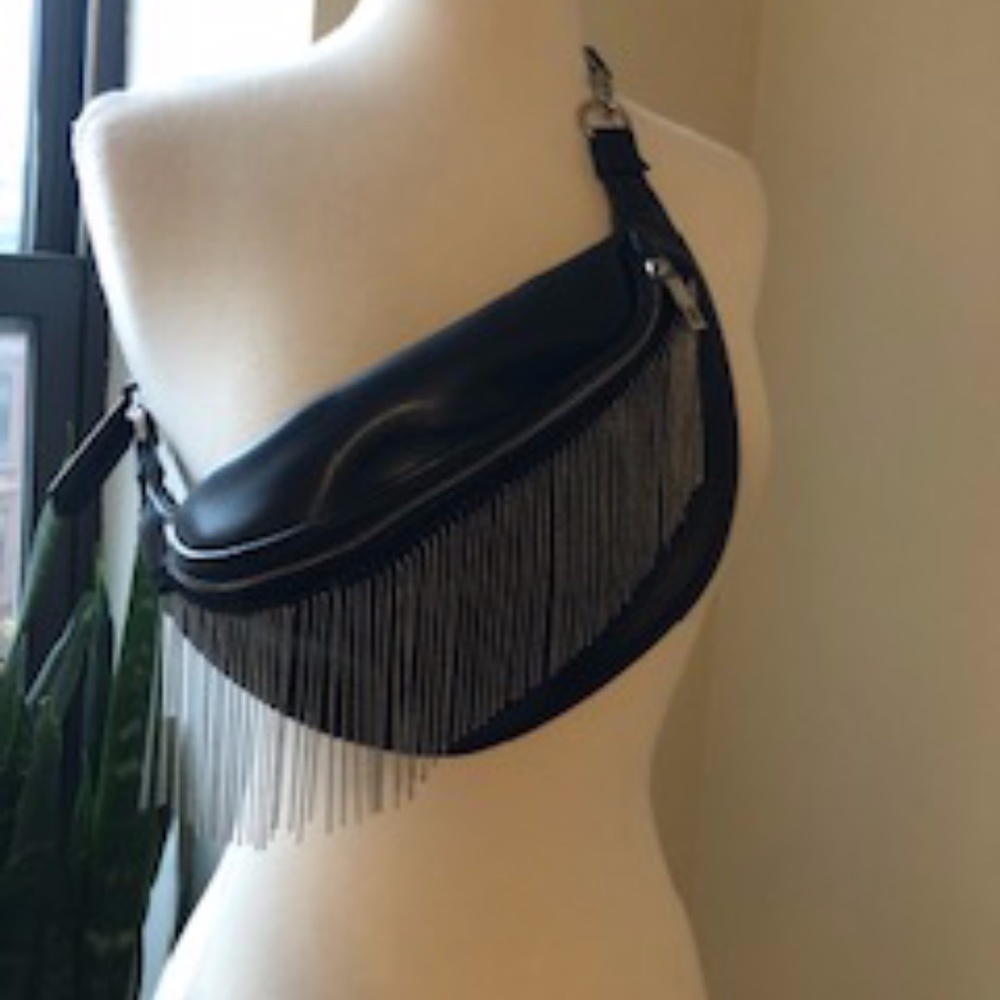 BLACK FANNY PACK